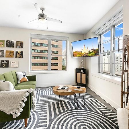 Luxury 2-Bedroom Condo Steps Away From The French Quarter ニューオーリンズ エクステリア 写真