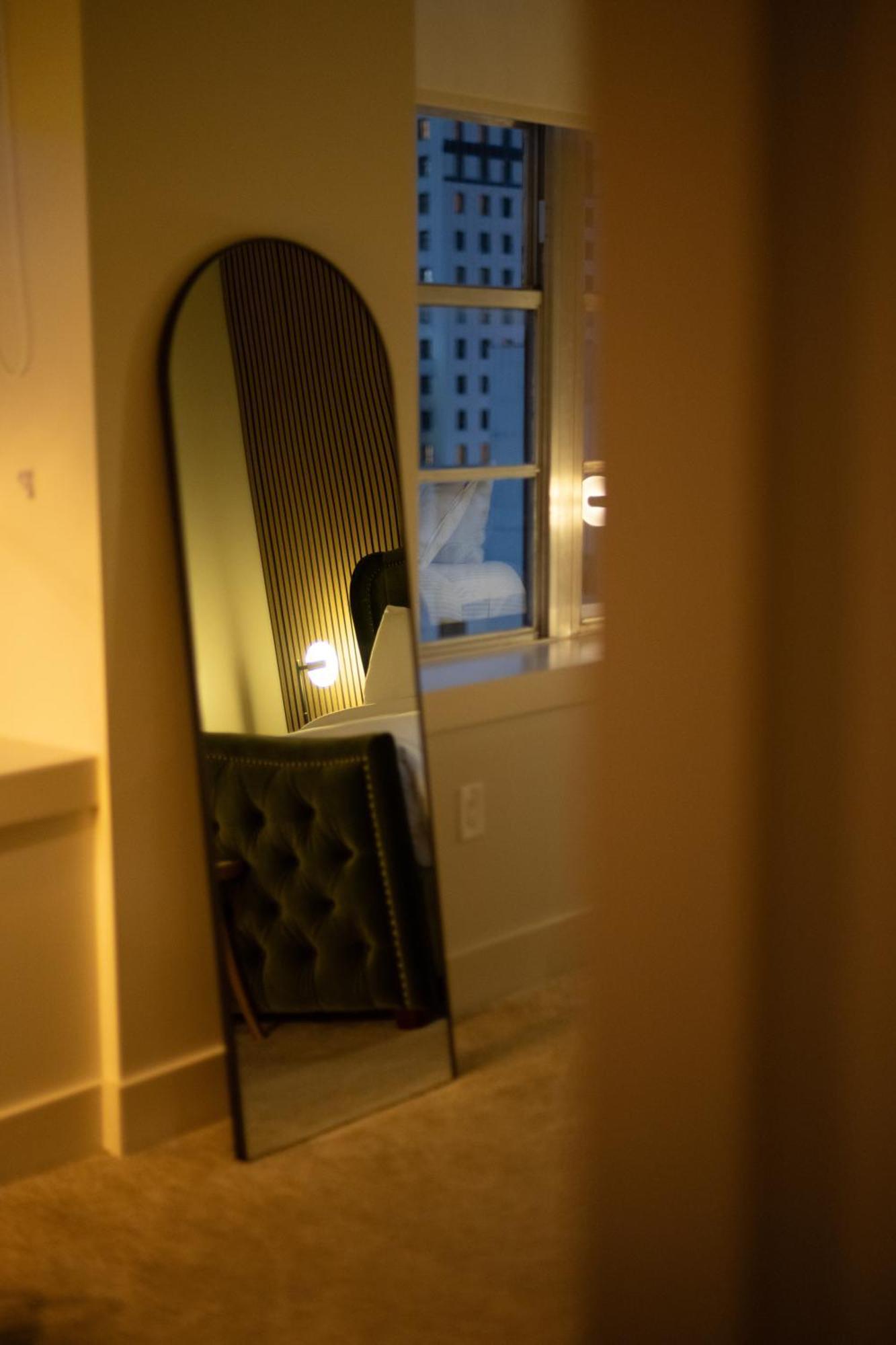 Luxury 2-Bedroom Condo Steps Away From The French Quarter ニューオーリンズ エクステリア 写真