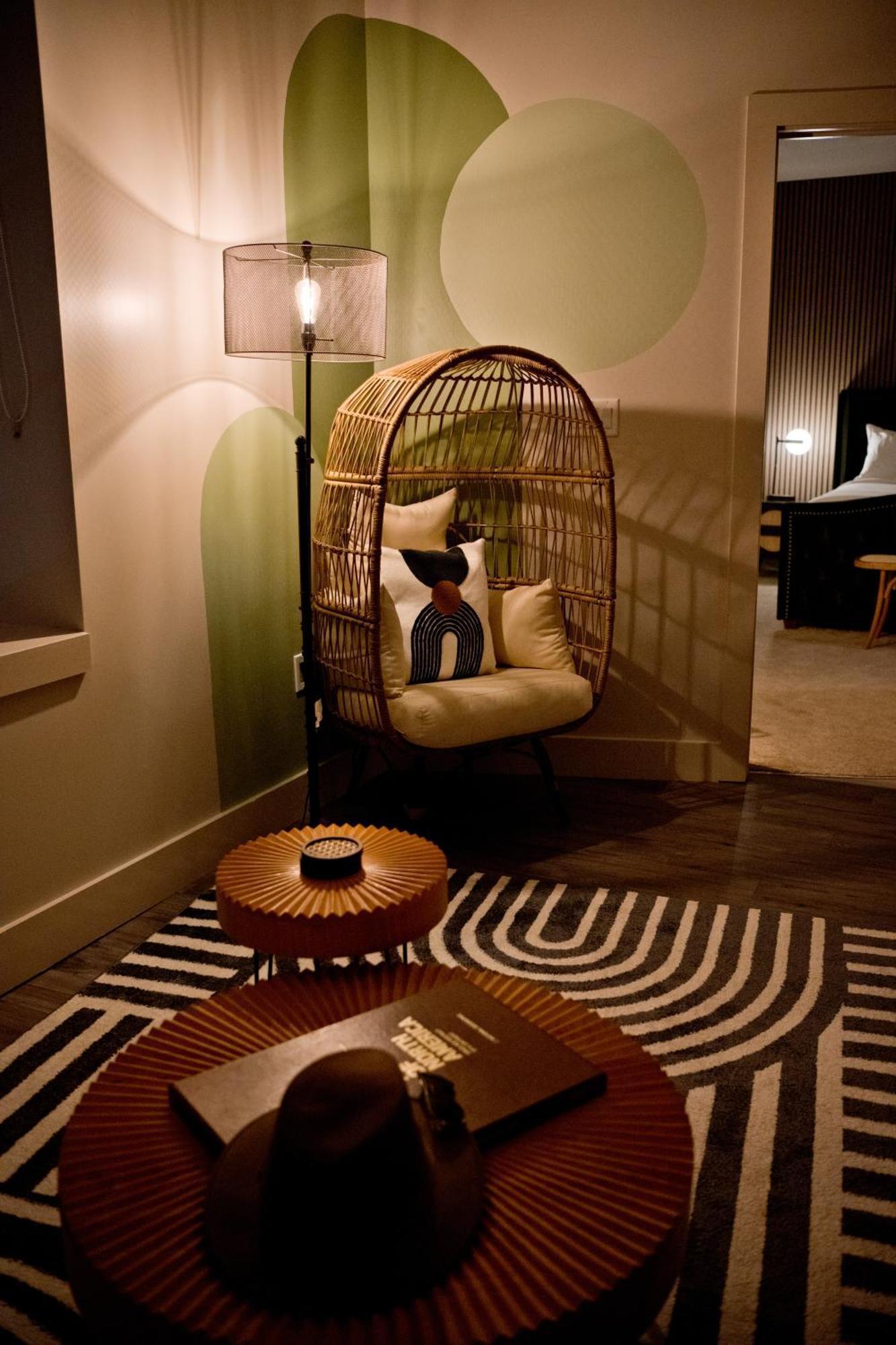 Luxury 2-Bedroom Condo Steps Away From The French Quarter ニューオーリンズ エクステリア 写真