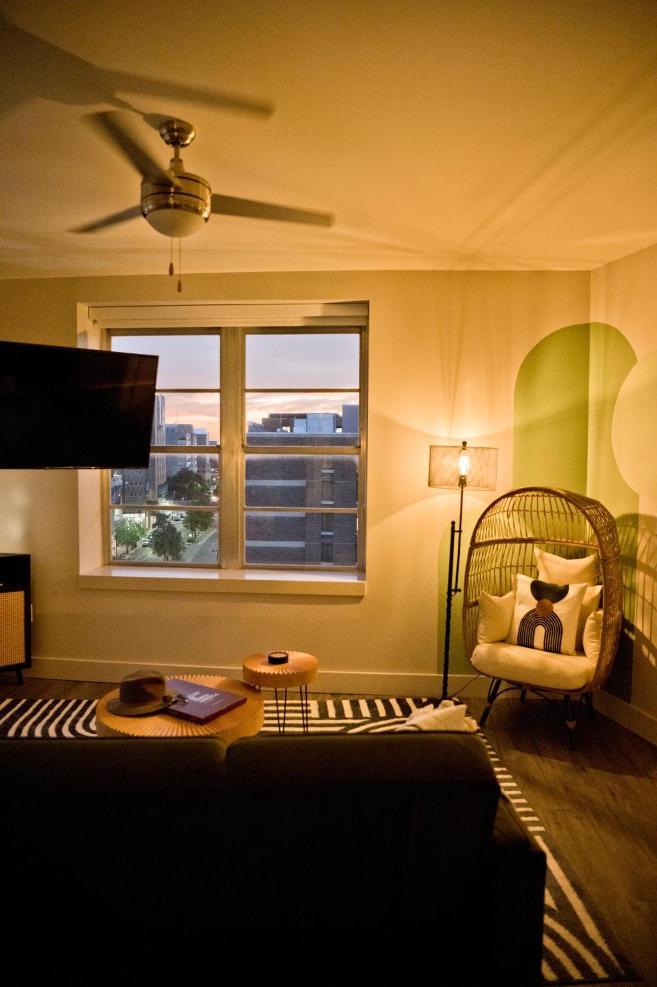 Luxury 2-Bedroom Condo Steps Away From The French Quarter ニューオーリンズ エクステリア 写真
