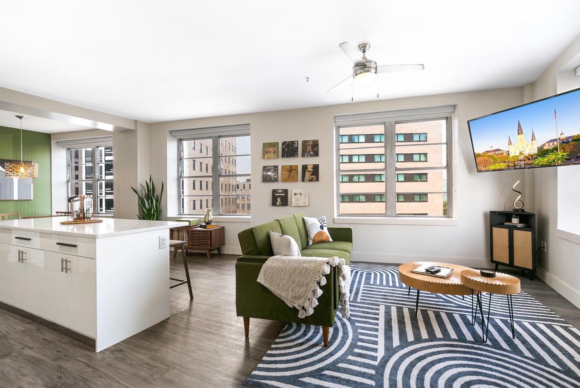 Luxury 2-Bedroom Condo Steps Away From The French Quarter ニューオーリンズ エクステリア 写真