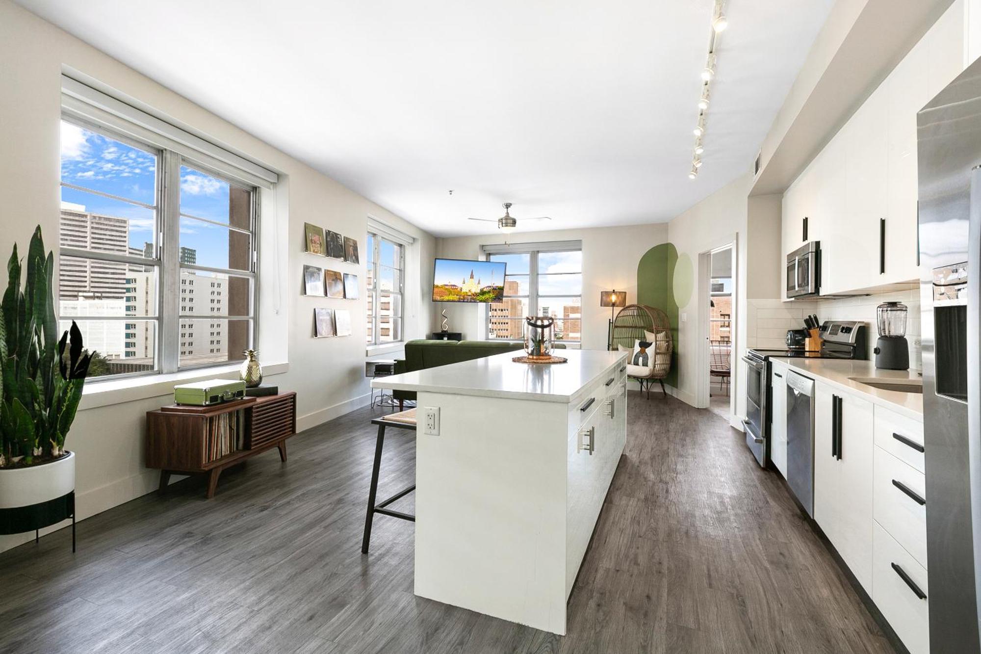Luxury 2-Bedroom Condo Steps Away From The French Quarter ニューオーリンズ エクステリア 写真
