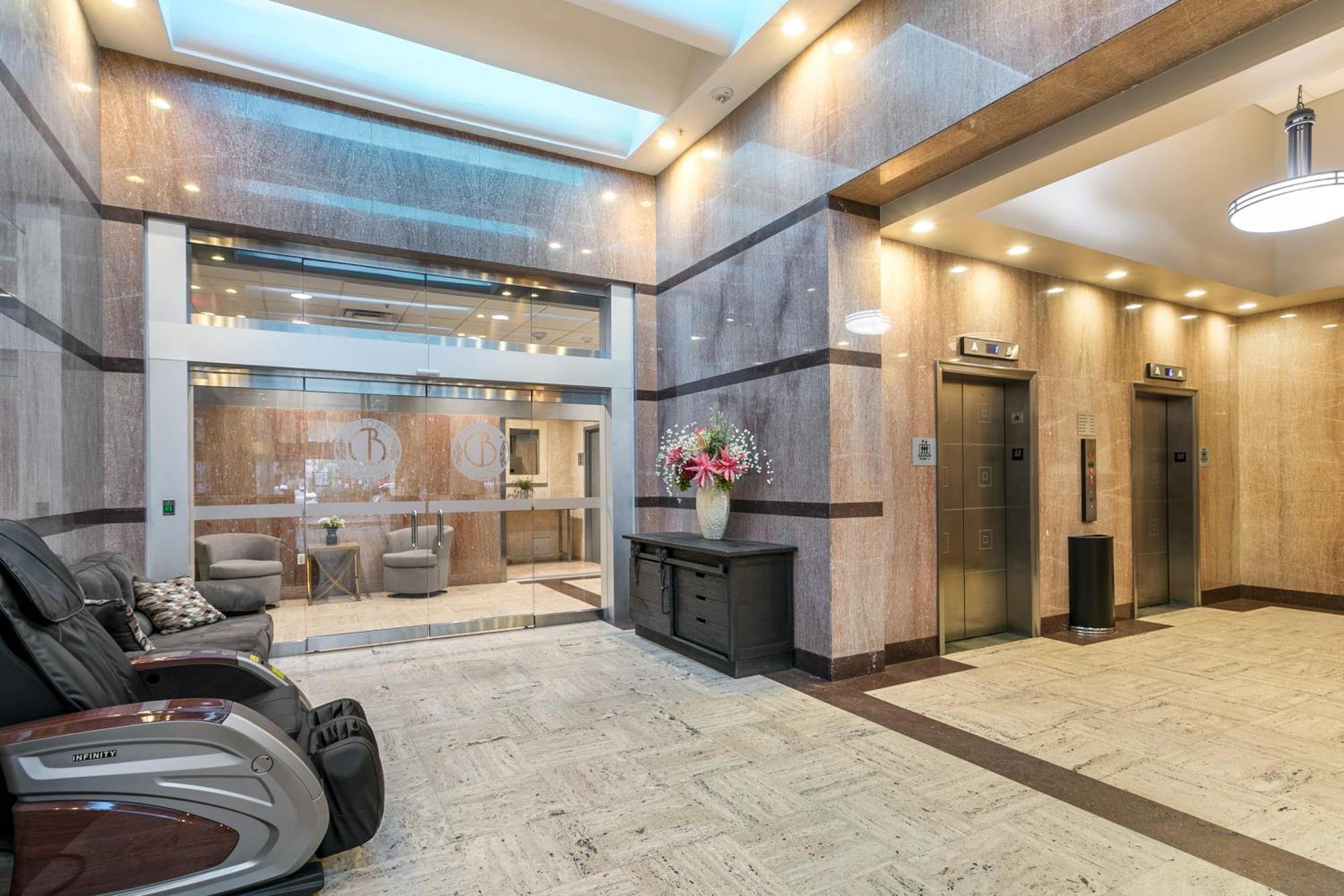 Luxury 2-Bedroom Condo Steps Away From The French Quarter ニューオーリンズ エクステリア 写真